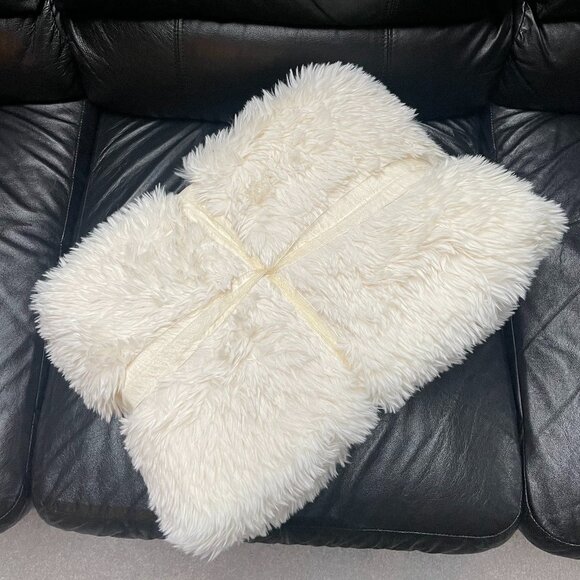 Nordstrom Rack Ivory Faux Fur Throw Blanket 50X60 - Picture 5 of 5